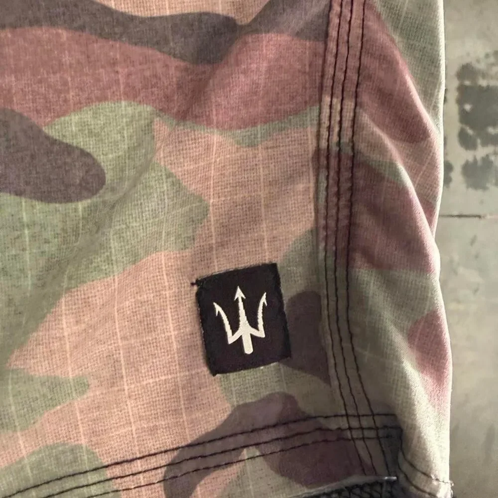 Source Unknown forged boardshorts